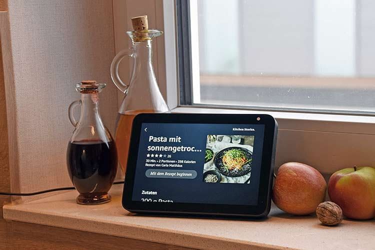 In der Küche liefert Alexa über Echo Show Rezeptideen mit Bild und Schritt-für-Schritt-Anleitung In der Küche liefert Alexa über Echo Show Rezeptideen mit Bild und Schritt-für-Schritt-Anleitung