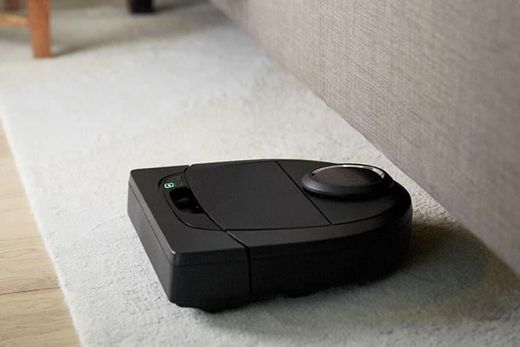 Der Neato Saugroboter passt unter Schränke, Betten oder Regale Der Neato Saugroboter passt unter Schränke, Betten oder Regale
