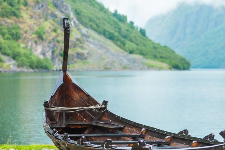 Auf Raubzug gehen oder eine Handelsfahrt unternehmen ? Das entscheidet der Hörer selbst Auf Raubzug gehen oder eine Handelsfahrt unternehmen ? Das entscheidet der Hörer selbst