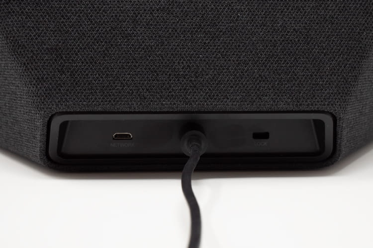 Amazon Echo Show 2: Anschlüsse auf der Rückseite Amazon Echo Show 2: Anschlüsse auf der Rückseite