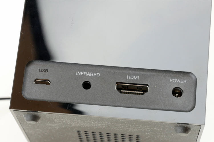 Amazon Fire TV Cube Anschlüsse: mit USB, Infrarot und HDMI ist das Nötigste an Bord Amazon Fire TV Cube Anschlüsse: mit USB, Infrarot und HDMI ist das Nötigste an Bord