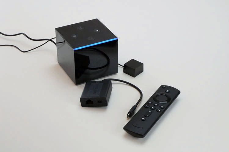 Alles was für exzellentes 4K Videostreaming mit HDR nötig ist: Fire TV Cube, Fernbedienung, Infrarot-Einheit und LAN-Adapter Alles was für exzellentes 4K Videostreaming mit HDR nötig ist: Fire TV Cube, Fernbedienung, Infrarot-Einheit und LAN-Adapter