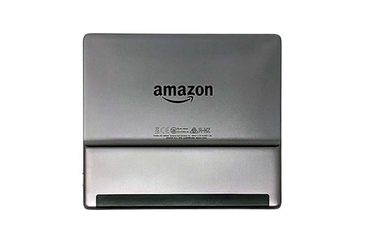 Die Gehäuseschale unseres Kindle Oasis Test-Geräts ist aus graphitfarbenem Aluminium Die Gehäuseschale unseres Kindle Oasis Test-Geräts ist aus graphitfarbenem Aluminium