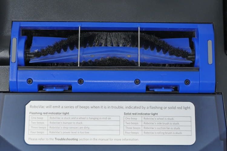 Die Reinigungsbürste sollte regelmäßig auf groben Dreck überprüft werden Die Reinigungsbürste sollte regelmäßig auf groben Dreck überprüft werden