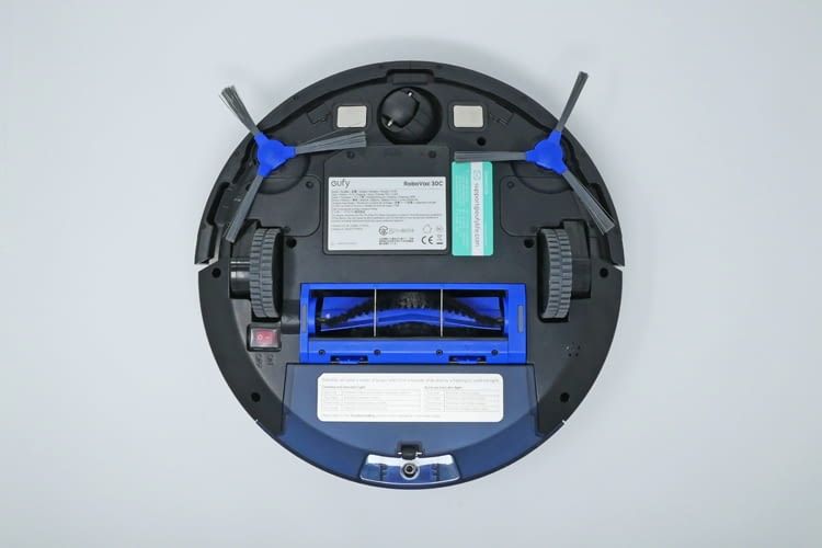 Eufy RoboVac 30C punktet zwar mit zwei Seitenbürsten, aber nicht mit guter Saugleistung Eufy RoboVac 30C punktet zwar mit zwei Seitenbürsten, aber nicht mit guter Saugleistung