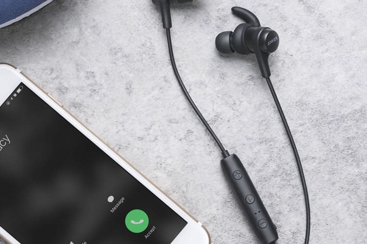 Anker SoundBuds Flow hat ein eingebautes Mikrofon und wird damit zum Headset Anker SoundBuds Flow hat ein eingebautes Mikrofon und wird damit zum Headset