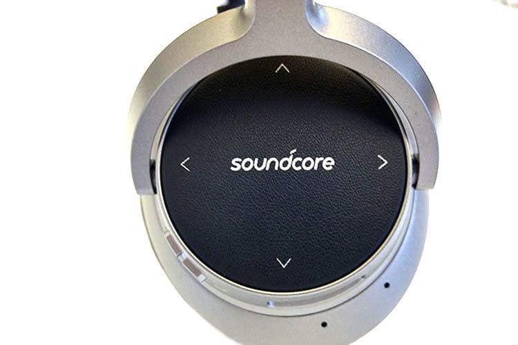 Die Navigation durch die Musik-Playlists beim Anker Soundcore Space NC A3021 erfolgt bequem über Touchfeld-Bedienung Die Navigation durch die Musik-Playlists beim Anker Soundcore Space NC A3021 erfolgt bequem über Touchfeld-Bedienung