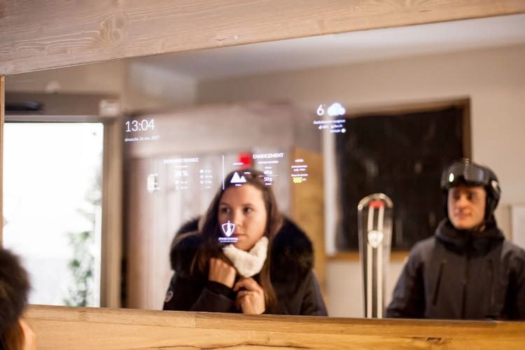 Die smarten Spiegelfunktionen können individuellen Kundenwünschen angepasst werden Die smarten Spiegelfunktionen können individuellen Kundenwünschen angepasst werden