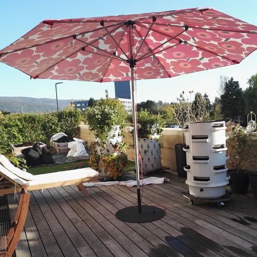 Vertikal Salat und Kräuter anbauen - ob auf der Dachterrasse oder in der Wohnung Vertikal Salat und Kräuter anbauen - ob auf der Dachterrasse oder in der Wohnung