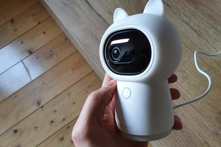 Die kompakte Überwachungskamera von Aqara liegt gut in der Hand Die kompakte Überwachungskamera von Aqara liegt gut in der Hand