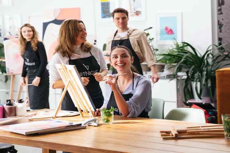 ArtNight bietet die Workshops sowohl Offline als auch Online an ArtNight bietet die Workshops sowohl Offline als auch Online an