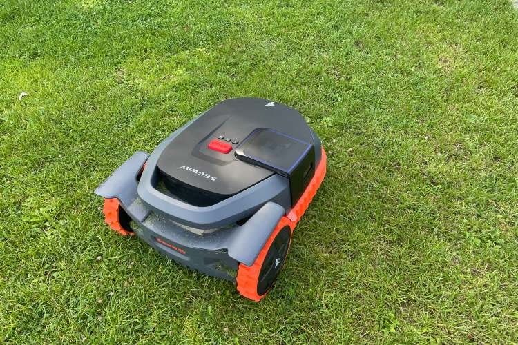 Beim mähen zeigt der X350 keine Schwächen Beim mähen zeigt der X350 keine Schwächen