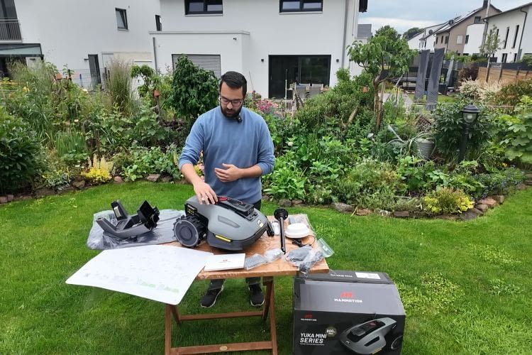 Der YUKA kommt in einem deutlich kleinem Karton als die meisten anderen Mähroboter Der YUKA kommt in einem deutlich kleinem Karton als die meisten anderen Mähroboter