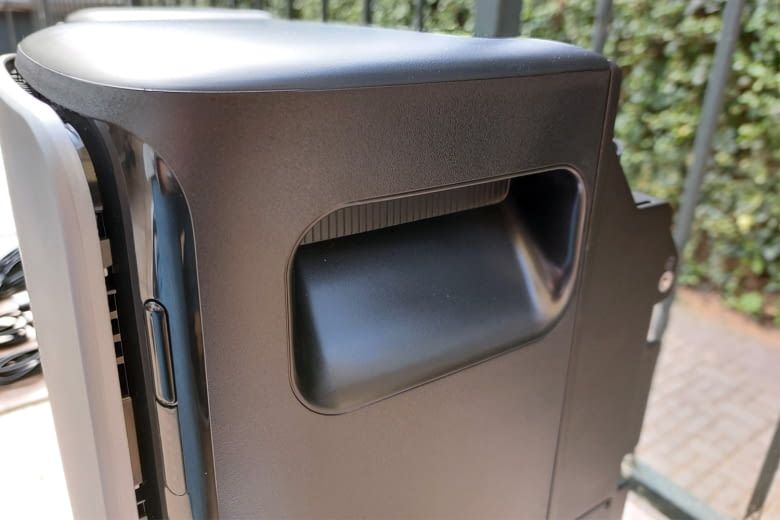 Praktische Griffmulden helfen beim Transport zum späteren Standort Praktische Griffmulden helfen beim Transport zum späteren Standort