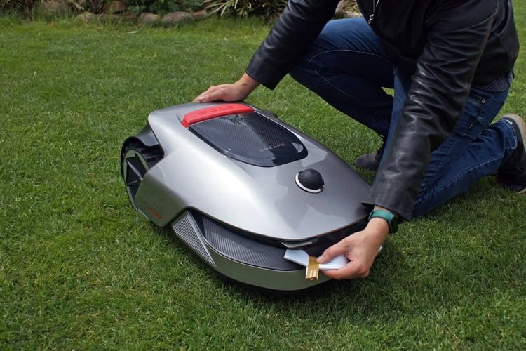 Die Vorbereitung des Roboters erfordert nur wenige Handgriffe Die Vorbereitung des Roboters erfordert nur wenige Handgriffe