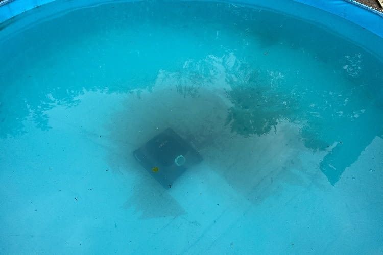 Der Scuba S1 reinigte trotz starkem Schmutz sehr gewissenhaft Der Scuba S1 reinigte trotz starkem Schmutz sehr gewissenhaft