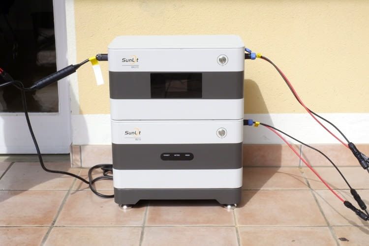 Auf den Hauptspeicher (unten) lassen sich bei Bedarf weitere Module stapeln Auf den Hauptspeicher (unten) lassen sich bei Bedarf weitere Module stapeln