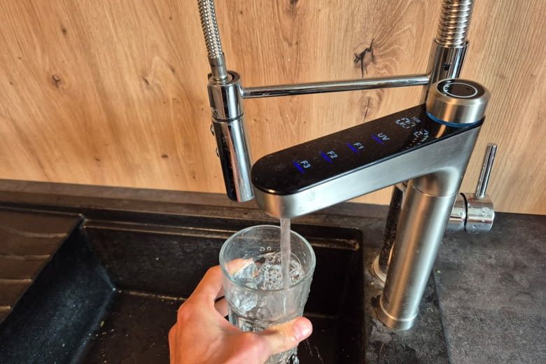 Der Wasserhahn dieses Systems besticht durch sein modernes Design Der Wasserhahn dieses Systems besticht durch sein modernes Design