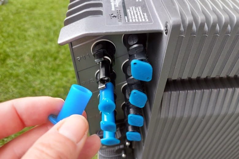 Die blauen Kappen dienen als Transportschutz Die blauen Kappen dienen als Transportschutz