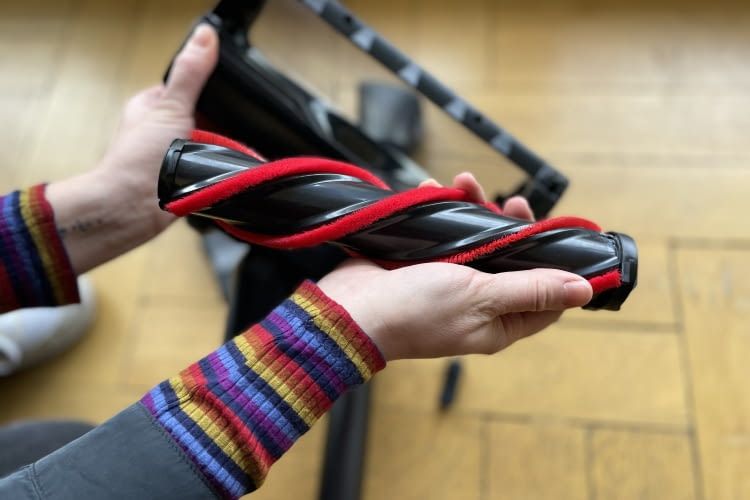 Die Walze im Akkusauger-Aufsatz gleicht dem von Basis-Modellen Die Walze im Akkusauger-Aufsatz gleicht dem von Basis-Modellen