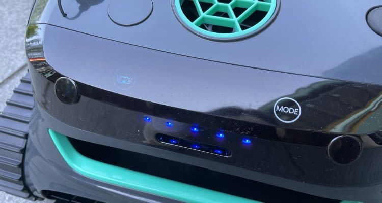 LED und Modusanzeige sind hell genug, um sie auch bei hoher Sonneneinstrahlung zu erkennen LED und Modusanzeige sind hell genug, um sie auch bei hoher Sonneneinstrahlung zu erkennen