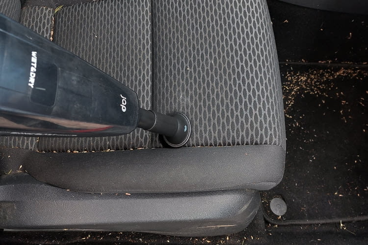 Selbst bei stark verschmutzen Autositzen konnte Tornado S3 punkten Selbst bei stark verschmutzen Autositzen konnte Tornado S3 punkten