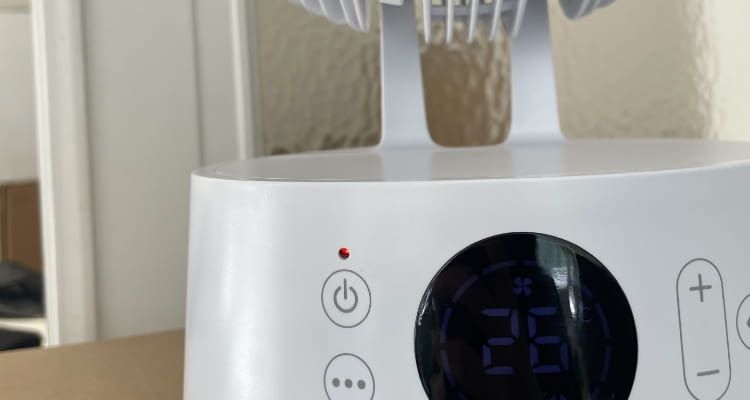 Die kleine LED-Leuchte zur Anzeige des Akkustands ist gar nicht so einfach zu erkennen Die kleine LED-Leuchte zur Anzeige des Akkustands ist gar nicht so einfach zu erkennen
