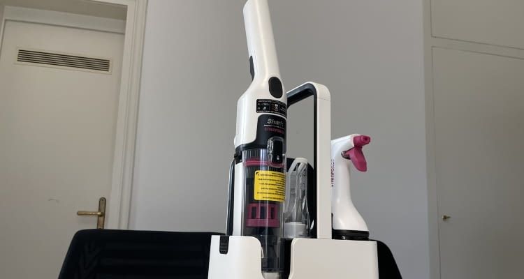 Der Tragebehaelter von Shark StainForce ist nützlich für den mobilen Gebrauch oder zur Aufbewahrung Der Tragebehaelter von Shark StainForce ist nützlich für den mobilen Gebrauch oder zur Aufbewahrung