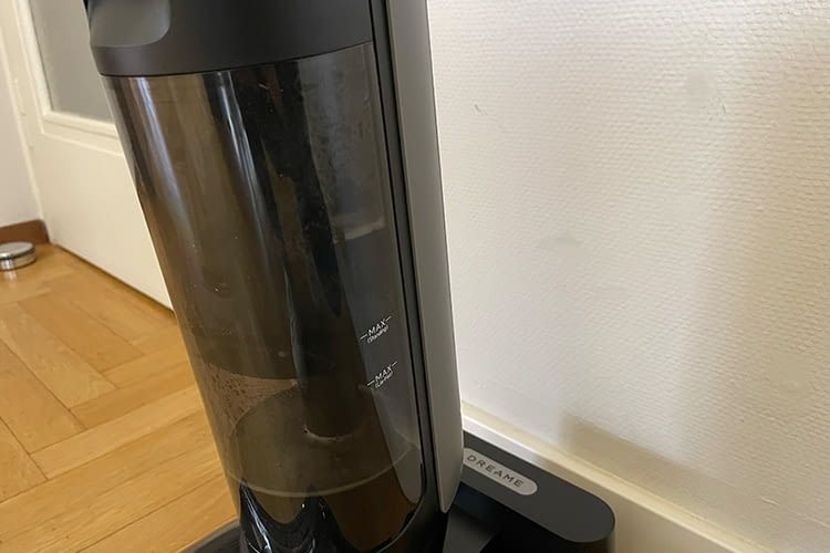 Durch die Tönung ist leider auch schwer zu erkennen wie voll der Tank ist Durch die Tönung ist leider auch schwer zu erkennen wie voll der Tank ist