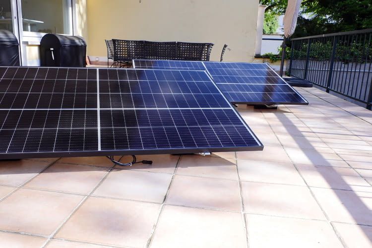 Auf Terrassen oder Flachdächern kommen meist Bodenhalterungen zum Einsatz Auf Terrassen oder Flachdächern kommen meist Bodenhalterungen zum Einsatz