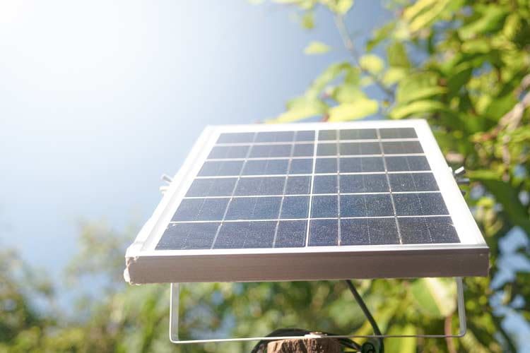 Solar-Module gibt es auch als sehr kompakte Variante für kleine Balkone oder Campingfans Solar-Module gibt es auch als sehr kompakte Variante für kleine Balkone oder Campingfans