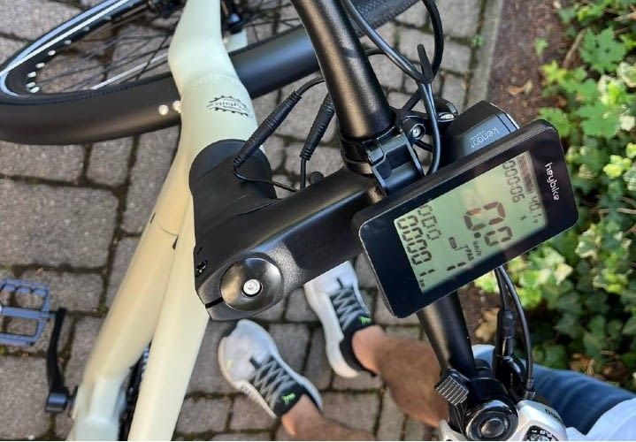 Das Display ist PPX6 wassergeschützt. So wir eine Fahrt im Regen kein Problem sein Das Display ist PPX6 wassergeschützt. So wir eine Fahrt im Regen kein Problem sein