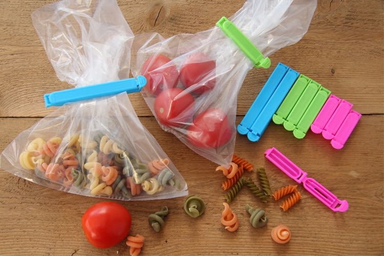 Eingefroren halten sich die meisten Lebensmittel viele Monate lang Eingefroren halten sich die meisten Lebensmittel viele Monate lang