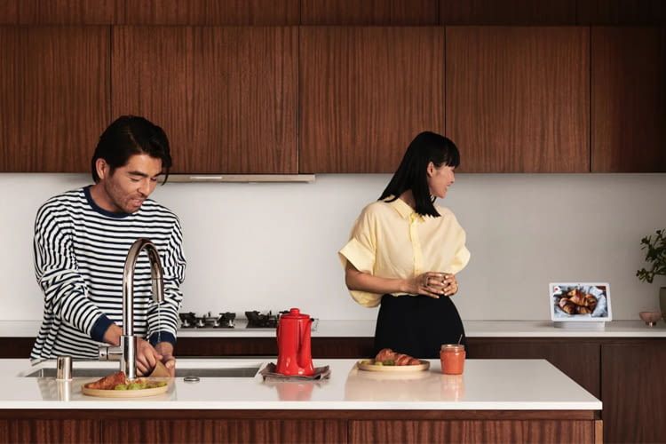 Besonders beim Kochen und Backen ist die Sprachsteuerung der Rezeptwiedergabe praktisch Besonders beim Kochen und Backen ist die Sprachsteuerung der Rezeptwiedergabe praktisch