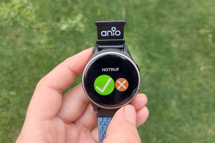 Ergänzend zum Notruf-Button soll diese Anzeige Fehlalarme verhindern Ergänzend zum Notruf-Button soll diese Anzeige Fehlalarme verhindern