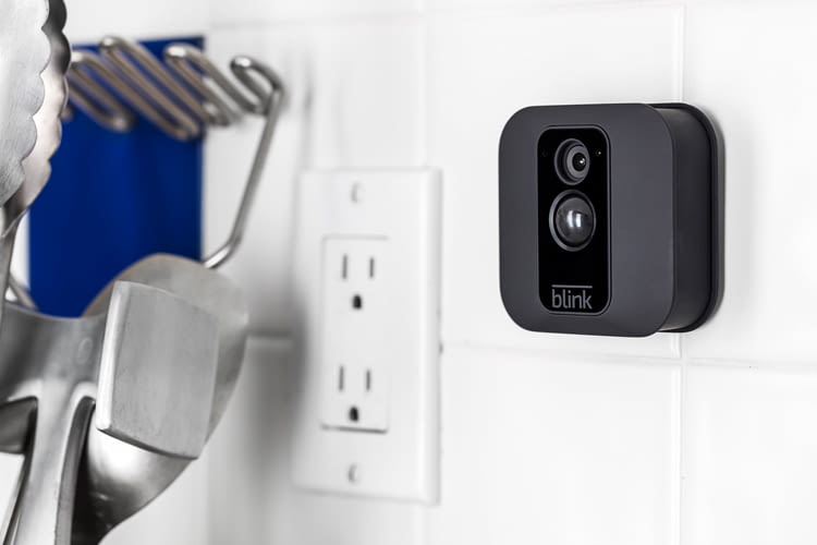 Blink XT behält auf Wunsch auch bestimmte Bereiche in Innenräumen im Blick - zum Beispiel nachts den Kühlschrank Blink XT behält auf Wunsch auch bestimmte Bereiche in Innenräumen im Blick - zum Beispiel nachts den Kühlschrank