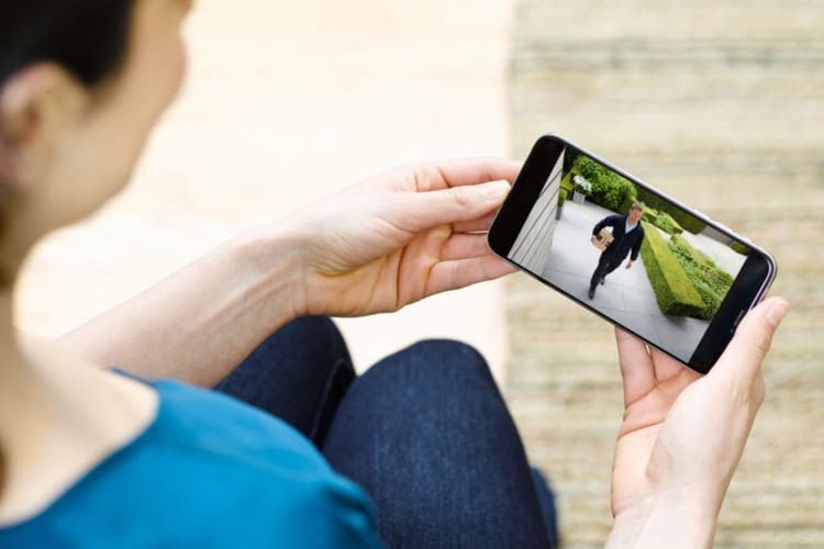 Blink XT2 Anwender können jederzeit und überall nachsehen wer vor ihrer Tür steht Blink XT2 Anwender können jederzeit und überall nachsehen wer vor ihrer Tür steht