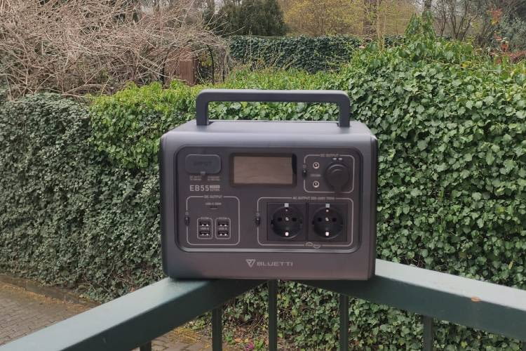 Die BLUETTI EB55 eignet sich sehr gut fürs Campen oder für Festivals Die BLUETTI EB55 eignet sich sehr gut fürs Campen oder für Festivals