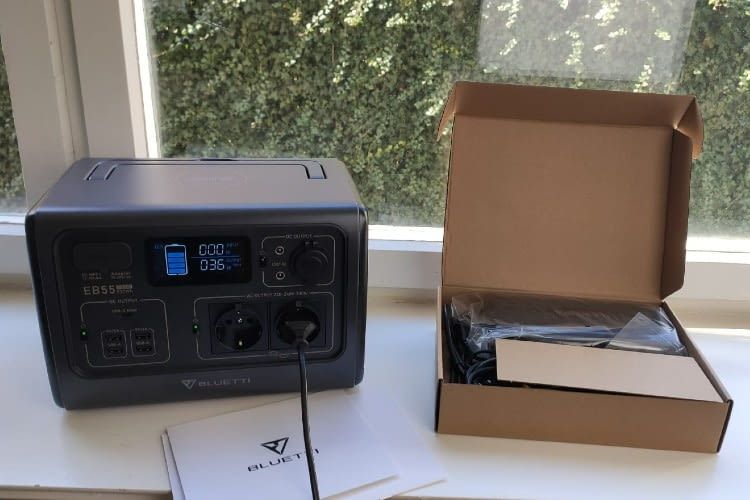 Die BLUETTI EB55 Powerstation ist überraschend klein Die BLUETTI EB55 Powerstation ist überraschend klein