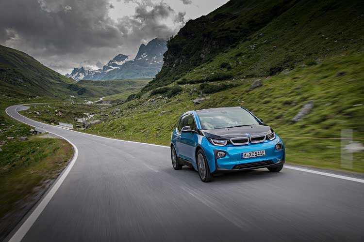 Wer den BMW i3 kaufen möchte, kann durch staatliche Fördertöpfe einiges sparen Wer den BMW i3 kaufen möchte, kann durch staatliche Fördertöpfe einiges sparen