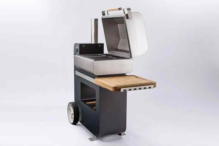 Integriert sind bei diesem Modell ein Smoker und ein Pizzaofen Integriert sind bei diesem Modell ein Smoker und ein Pizzaofen