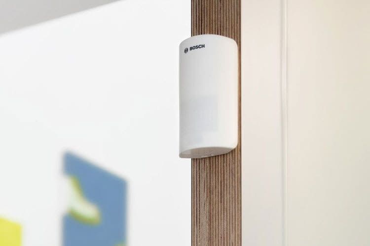 Der Bosch Smart Home Bewegungsmelder verfügt über einen Temperatursensor Der Bosch Smart Home Bewegungsmelder verfügt über einen Temperatursensor
