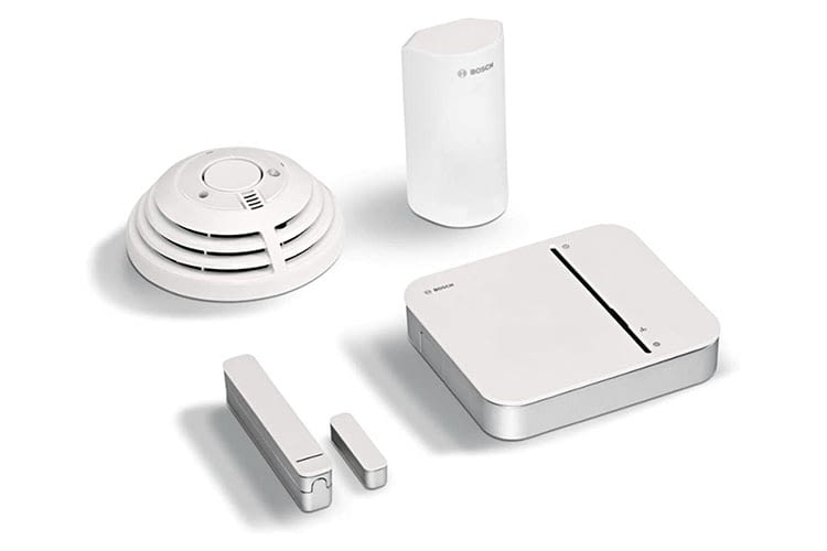 Das Bosch Smart Home System in weiß-silberner Optik gefällt mit schlichtem aber doch edlen Design Das Bosch Smart Home System in weiß-silberner Optik gefällt mit schlichtem aber doch edlen Design
