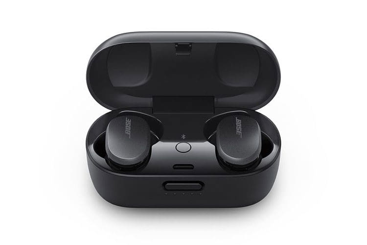 Das Ladecase der Bose QuietComfort Earbuds hält die In Ear Kopfhörer magnetisch sicher fest Das Ladecase der Bose QuietComfort Earbuds hält die In Ear Kopfhörer magnetisch sicher fest