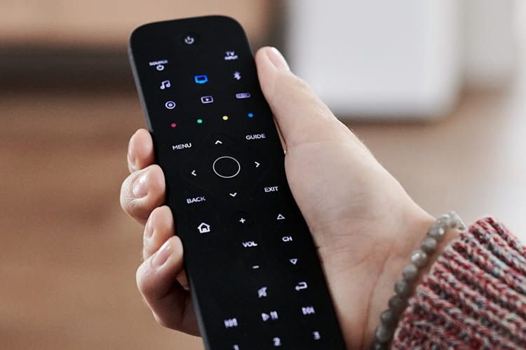 Die Fernbedienung der Bose Soundbar 700 kann bis zu drei Geräte zeitgleich steuern Die Fernbedienung der Bose Soundbar 700 kann bis zu drei Geräte zeitgleich steuern