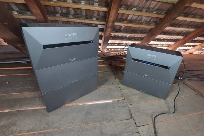 Links ist der Vorgänger mit 2 Akkupacks zu sehen, rechts Anker SOLIX 3 Links ist der Vorgänger mit 2 Akkupacks zu sehen, rechts Anker SOLIX 3