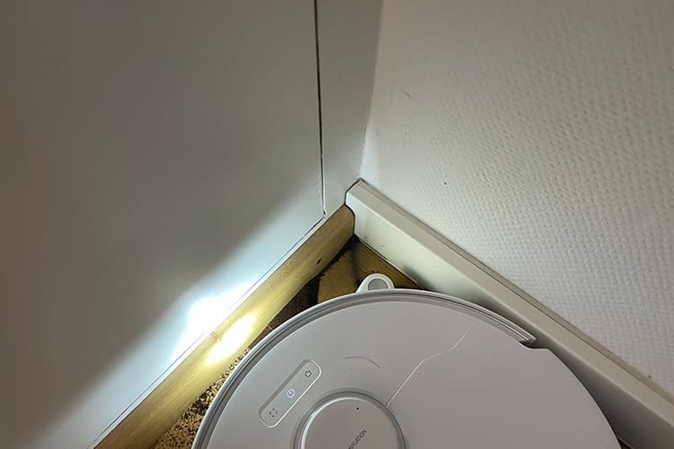 Im Test hat der Mova P50 Pro Ultra Kanten sehr gut gereinigt Im Test hat der Mova P50 Pro Ultra Kanten sehr gut gereinigt