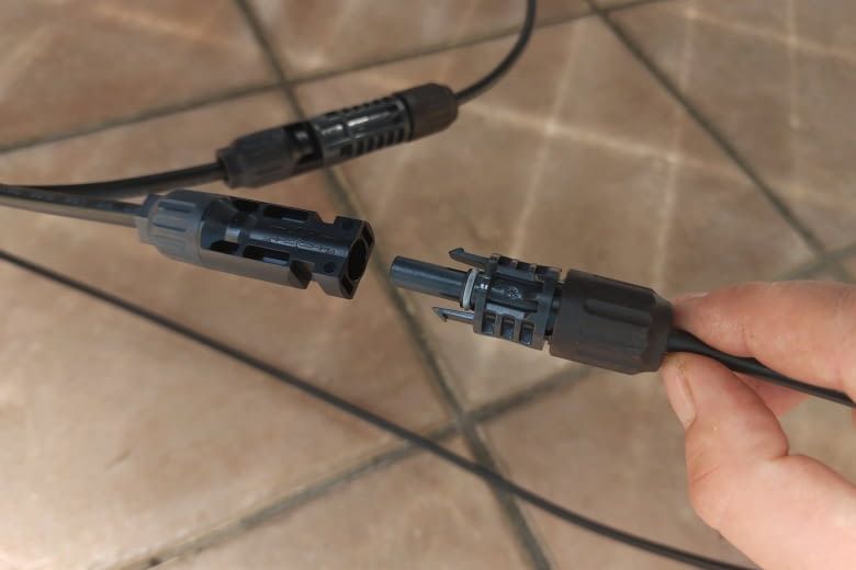 MC-4-Solarkabel gibt es als 4 mm² und 6 mm² Variante MC-4-Solarkabel gibt es als 4 mm² und 6 mm² Variante