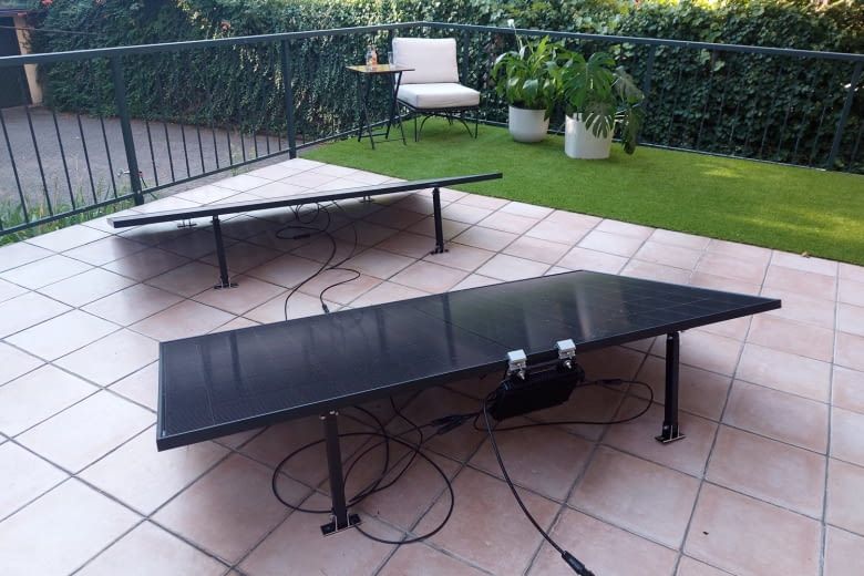 Auf unserer Büro-Terrasse erzeugen die Module den ganzen Tag Strom Auf unserer Büro-Terrasse erzeugen die Module den ganzen Tag Strom