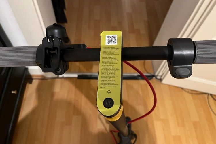 Am Lenker lässt sich per QR-Code direkt die passende App runterladen Am Lenker lässt sich per QR-Code direkt die passende App runterladen